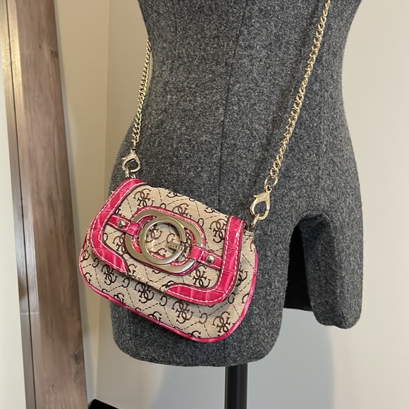 Rare! Vintage Y2K Guess bag crossbody mini chain with pink details and monogram - Picture 2 of 16